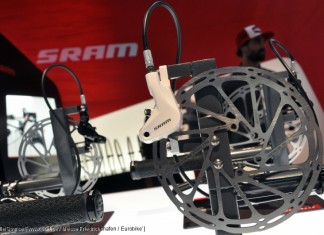 SRAM investiert in die Zukunft Scheibenbremsen haben die Mountainbike-Welt im Sturm erobert und sind auch an Alltagsrädern immer häufiger zu finden. Nun findet man sich auch am Rennrad und seinen Spielarten.