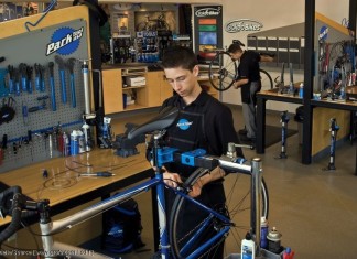 Fahrradwartung: So vermeiden Sie typische Schrauberfehler Eine gut eingerichtete Werkstatt ist das A und O, ob im professionellen Umfeld oder daheim im Radkeller.