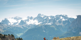 Fahrtechnik und Sicherheit für eMountainbiker Neues Fahrgefühl bergauf: eBikes auch im Gelände immer beliebter.