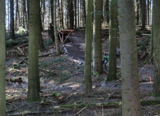 Eröffnung des GravityTrail am Schläferskopf Der erste Drop im oberen Abschnitt des GravityTrail in Wiesbaden