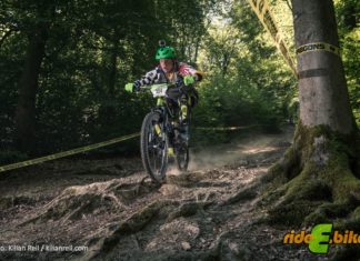 Enduro One: Mit 100% am Berg der Kelten Konzentriert über die Wurzelpakete der Rutsche auf Stage 7