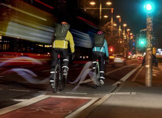 VAUDE: Luminum Serie – Regenschutz, der auffällt! Vaude Luminum - Wer auch bei Schmuddelwetter mit dem Fahrrad im Straßenverkehr unterwegs ist, tut gut daran, dabei aufzufallen.