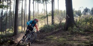 Enduro One 2018: Die Tour steht Rico Haase (Haibike Enduro Crew) wirbelt mächtig Staub auf