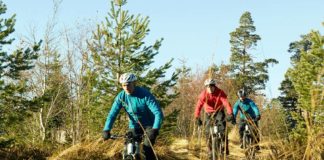 6.893 Meter – Mit dem eBike auf den höchsten Vulkan der Erde Bei den Vorbereitungen im Schwarzwald hat sich das Team bereits mit den eMountainbikes vertraut gemacht.