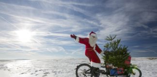 Weihnachtsgeschenke für (E-)Biker Weihnachtsgeschenke bringt der Weihnachtsmann mit dem E-Bike