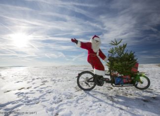 Weihnachtsgeschenke für (E-)Biker Weihnachtsgeschenke bringt der Weihnachtsmann mit dem E-Bike