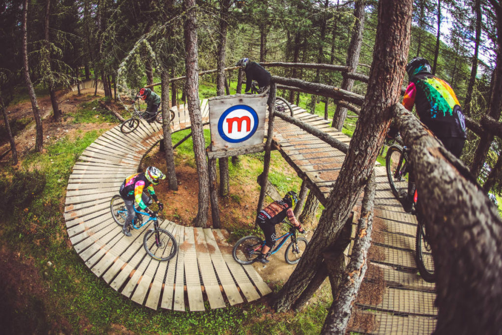 Der Bikepark Mottolino in Livigno ist 2005, anlässlich der Mountainbike Weltmeisterschaft, entstanden und seitdem immer weiter ausgebaut worden.