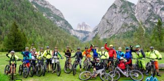 Auf geht´s in die dritte Runde: Die Shimano E-Mountainbike Experience 2019 Die Gruppe hatte viel Spaß beim Fotostop