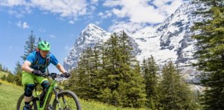 Mein Grindelwald Experiment – Der Eiger E-MTB-Loop Thomas Knecht von Flyer hat es auch am Fotoapparat drauf.